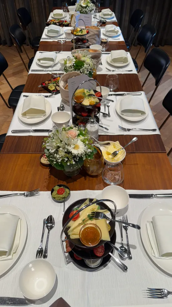 Bild_Tischbrunch.jpeg